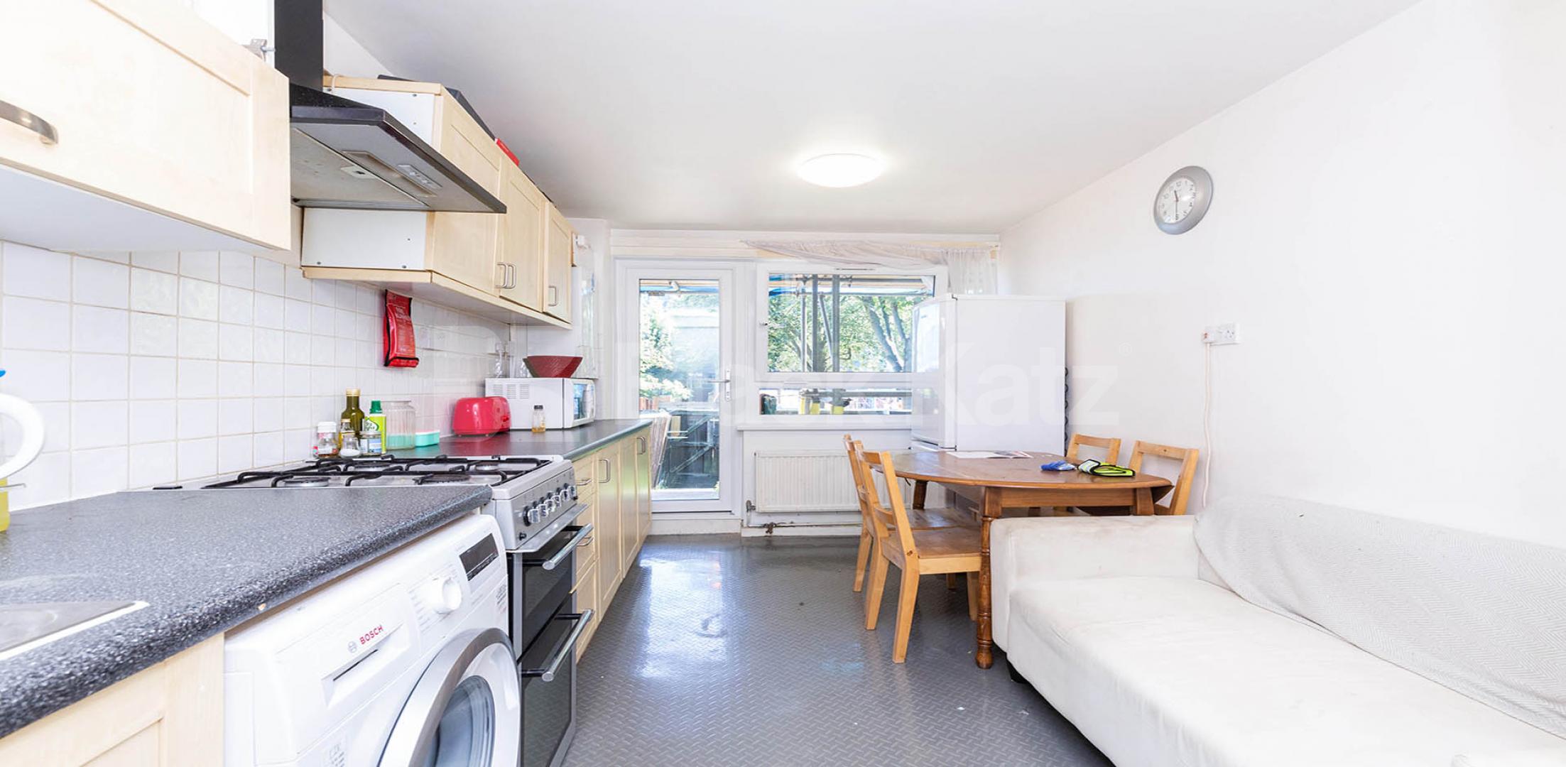 			GOOD FOR 3 SHARERS!, 2 Bedroom, 1 bath, 1 reception Flat			 Pembroke Street, Caledonian road / Kings cross